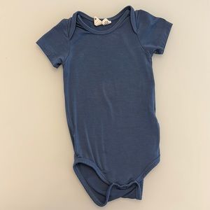 Kyte Baby ?Steel? Short sleeve bodysuit 12-18m